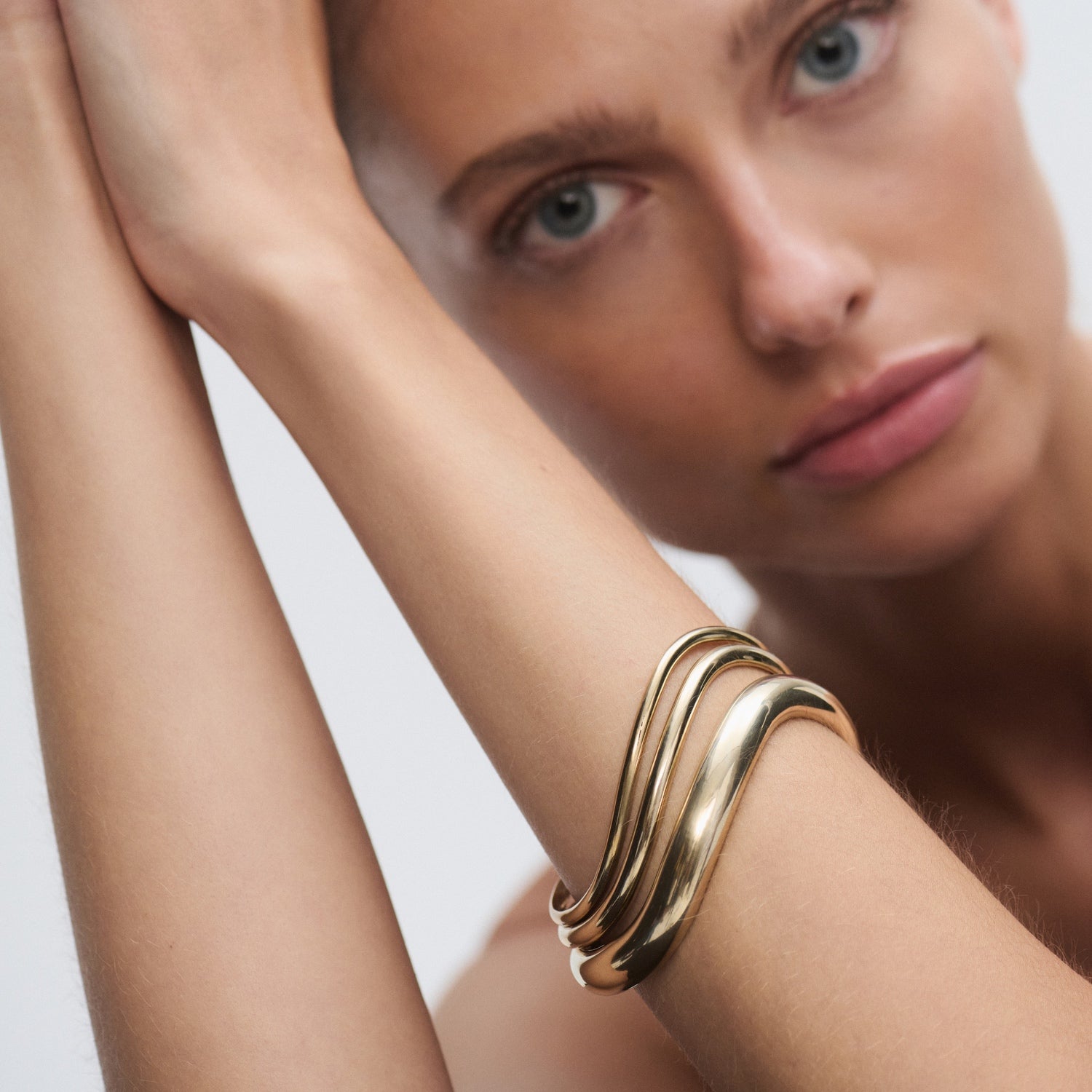 Awa Bangle | Solid Wave Bangle