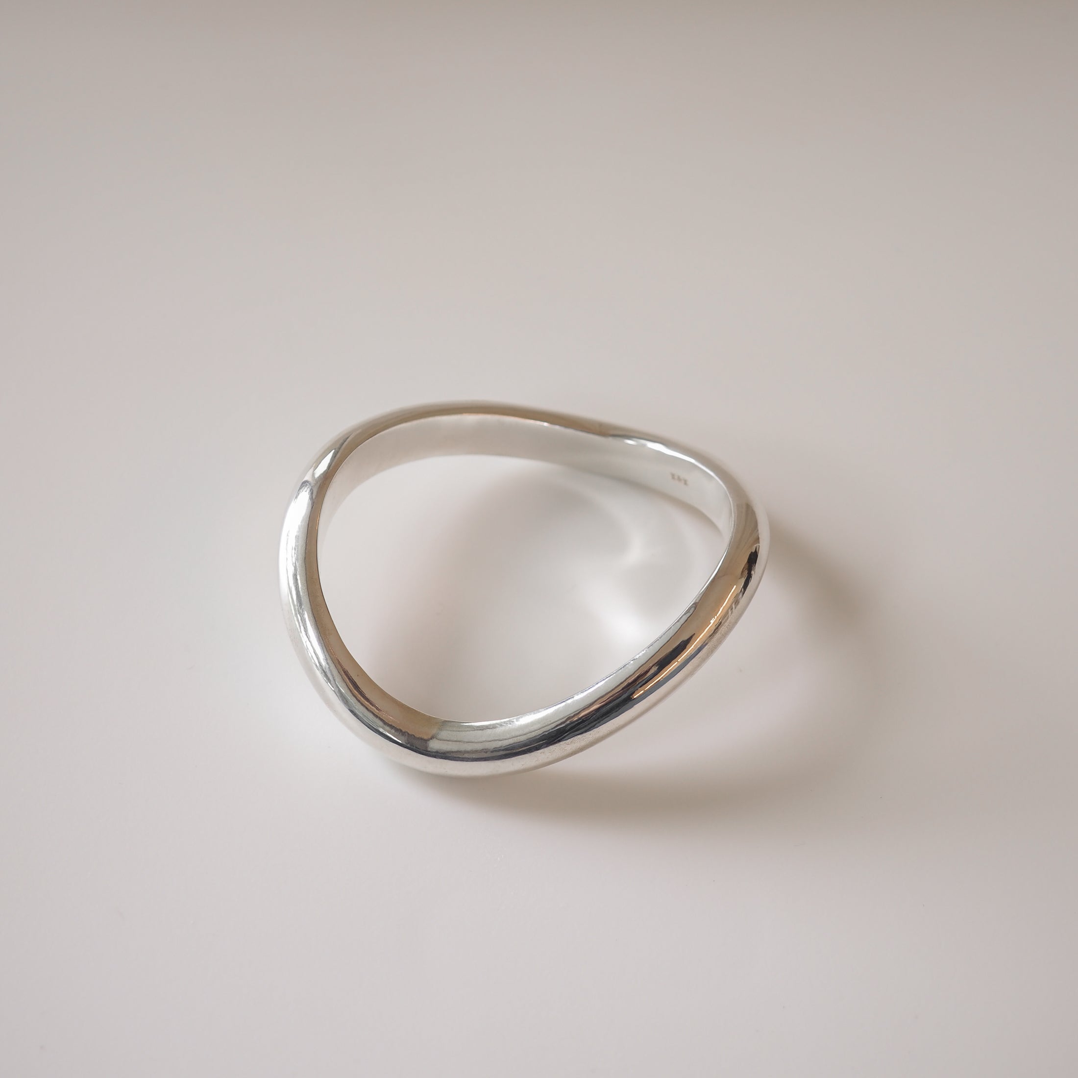 Awa | Solid Wave Bangle