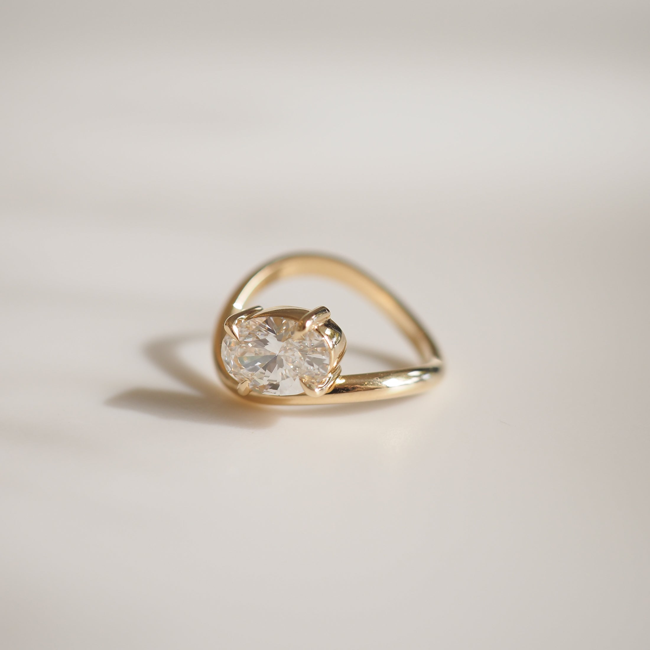 Awa Offset Oval | 1.3ct Lab-Grown Diamond Ring