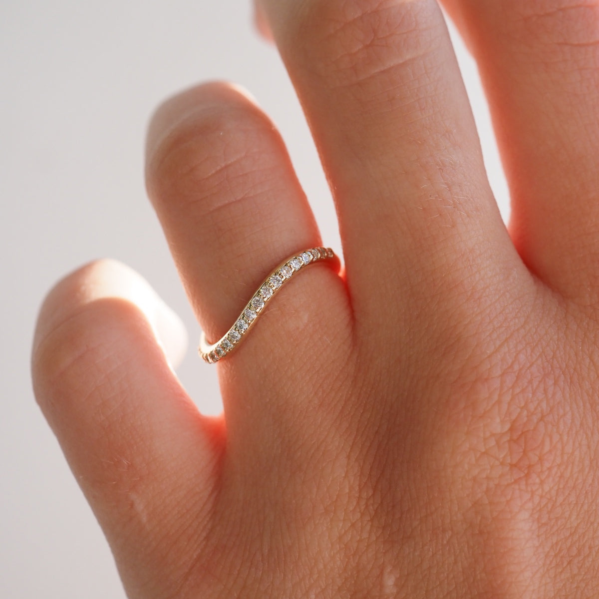 Awa Fine | 2mm Round Lab-Grown Diamond Wedding Ring