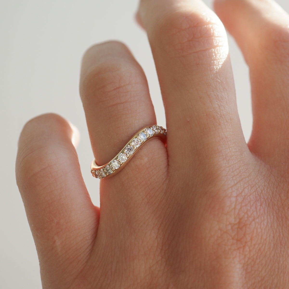 Awa Medium | 2.5mm Round Lab-Grown Diamond Wedding Ring