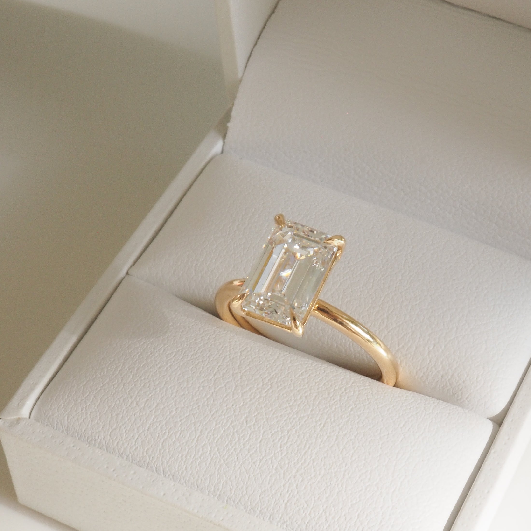 Eva | 2.5ct Emerald Lab-Grown Diamond Ring