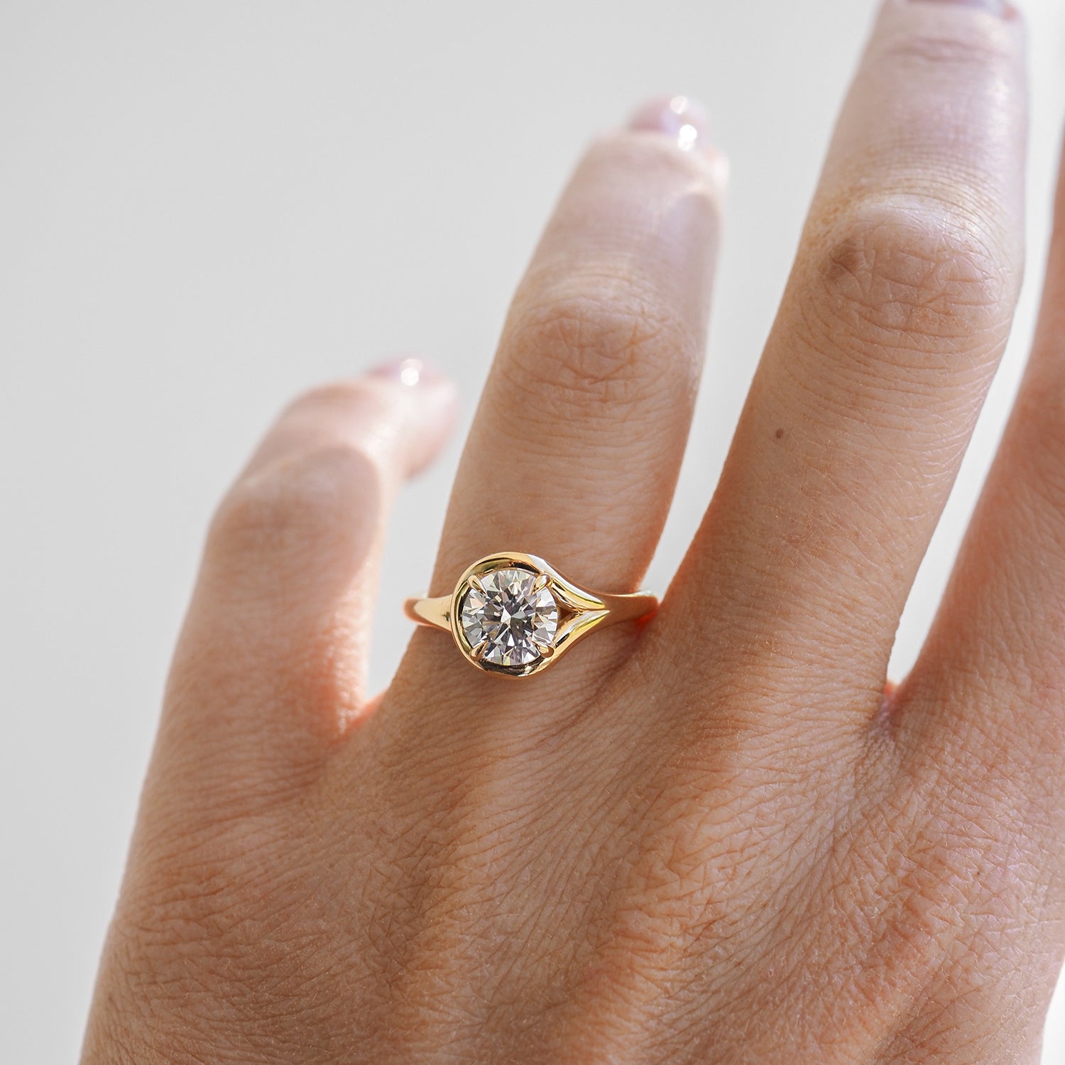 Lasso | Round Lab-Grown Diamond Ring