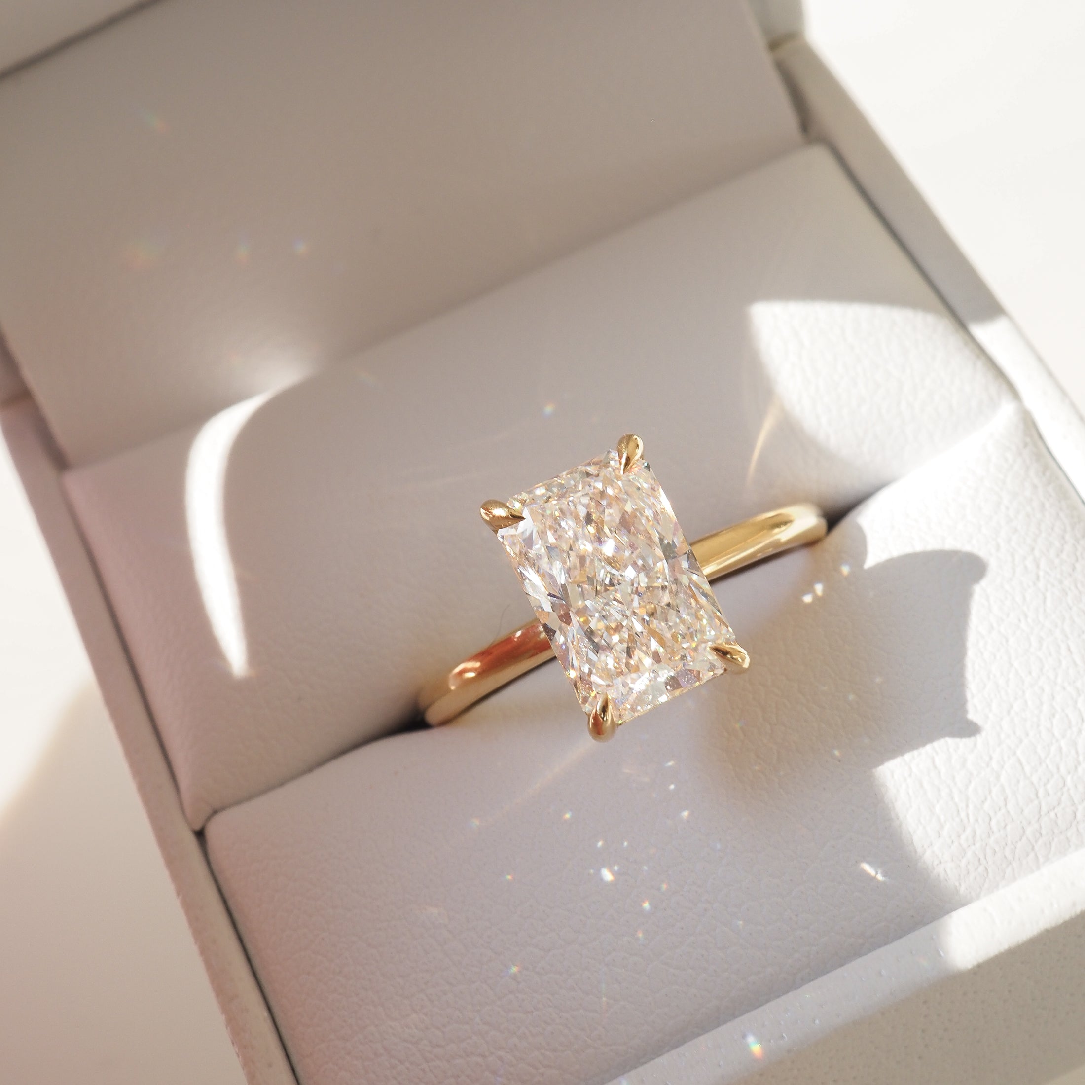 Rhea | 2.5ct Radiant Solitaire Ring